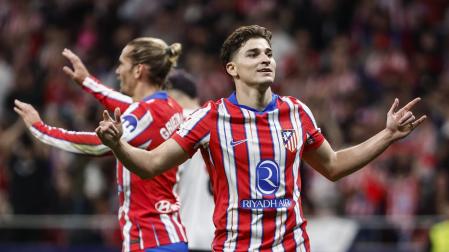 Julián Álvarez celebra su gol, el tercero del Atlético ante el Rayo