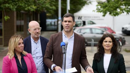 De izquierda a derecha: Amelia Salanueva, José Suárez, Javier García y Maribel García Malo, en un acto de campaña en 2023