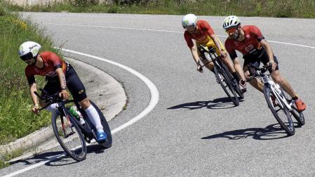 Half Triathlon Pamplona-Iruña. Prueba de ciclismo entre el embalse de Alloz y Pamplona con un trazado de 84,8 kilómetros /