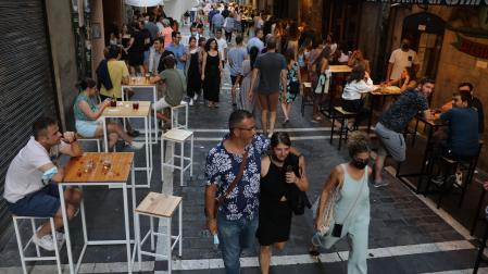 Cientos de personas se suelen congregar en la calle Estafeta