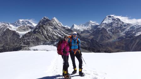 Fotos de la expedición de los alpinistas navarros Uxue Murolas e Ignacio Barrio al Makalu (8.485 m).