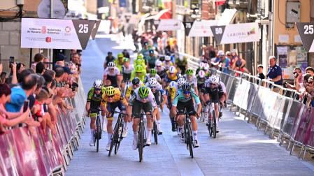 Imágenes de la primera etapa de la Vuelta ciclista a Navarra 2025 con final en Sangüesa /