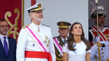Foto del Día de las Fuerzas Armadas con la presencia del rey Felipe VI y la reina Letizia./