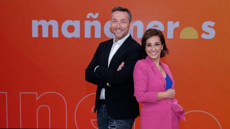 Los presentadores de Mañaneros 360, Javier Ruiz y Adela González