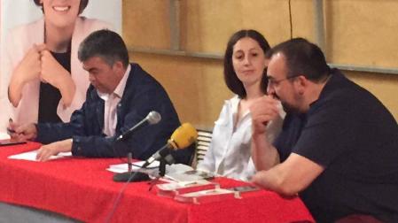 Koldo García, en la presentación de la candidatura de su mujer, Patricia Uriz en Huarte, acompañados de Santos Cerdán