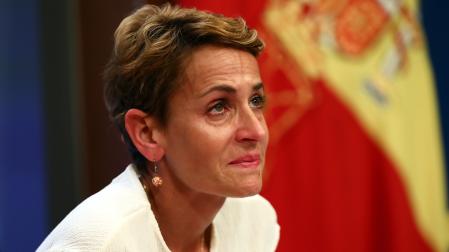María Chivite no ha podido reprimir las lágrimas cuando se le ha preguntado si se arrepentía de haber confiado en Santos Cerdán