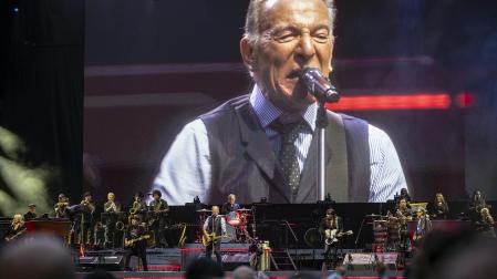 Bruce Springsteen actúa durante su concierto en el Reale Arena, este 21 de junio de 2025, en San Sebastián./