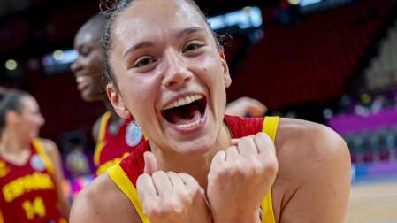 Irati Etxarri celebra el pase a la final del Eurobasket