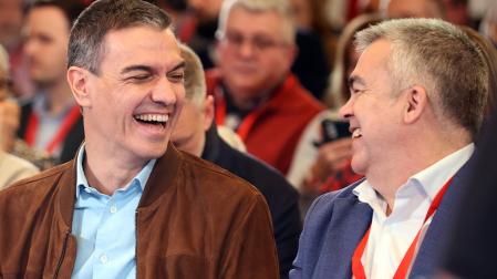 Pedro Sánchez y Santos Cerdán, el pasado 22 de marzo, en el Baluarte, en Pamplona, en el acto de clausura del congreso de los socialistas navarros.