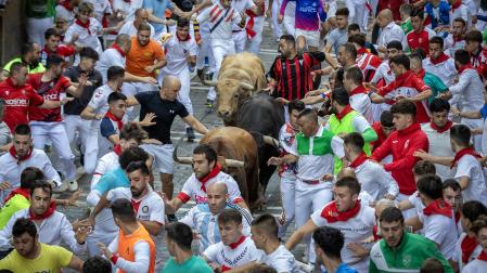Fotos del quinto encierro de San Fermín 2025 en Pamplona.