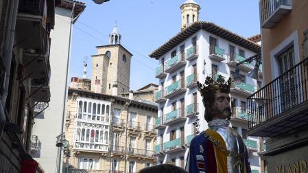 Fotos de la salida de la Comparsa de Gigantes y Cabezudos este 11 de julio de San Fermín 2025.