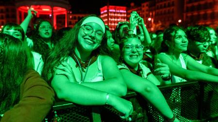 Fotos del concierto de Villano Antillano en la plaza del Castillo en San Fermín 2025