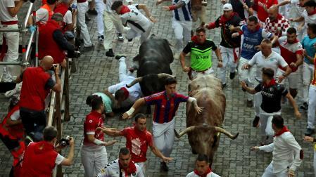 Fotos del octavo encierro de San Fermín 2025 con toros de Miura. |