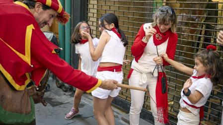 Fotos de la salida de la Comparsa de Gigantes y Cabezudos este 14 de julio de San Fermín 2025.