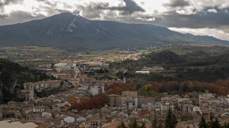 Panorámica de Estella con Ayegui y Montejurra al fondo, términos municipales en los que se plantea el proyecto minero Solana.