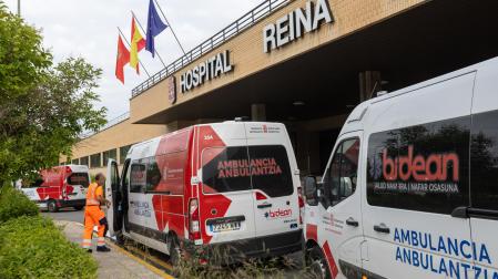 Ambulancias en el exterior del hospital Reina Sofía de Tudela