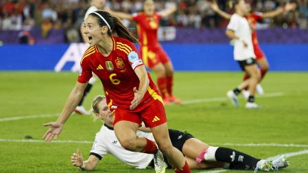 Aitana Bonmatí celebra el tanto tras batir a la meta alemana y colocar el 0-1 en el marcador /