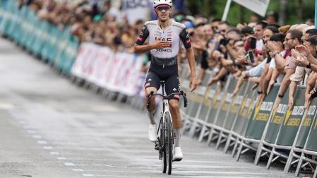Igor Arrieta celebra su victoria en Ordizia.