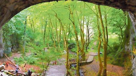 Vista panorámica de una de las cuevas de Zugarramurdi