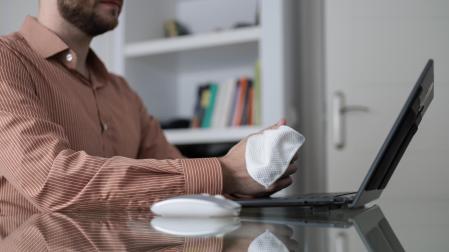 Los tratamientos para la hiperhidrosis van desde antitranspirantes con sales de aluminio hasta una sencilla intervención quirúrgica