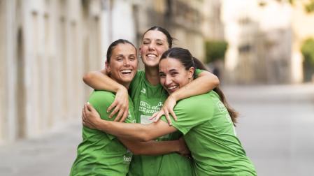 Maca Sans, Mica Casasola y Ayelén García, las tres internacionales argentinas, de Replasa Beti Onak