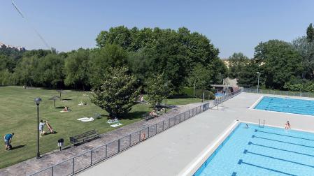 Vista de las piscinas municipales de Aranzadi