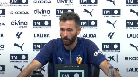 Carlos Corberán, técnico del Valencia, en su comparecencia ante los medios este viernes