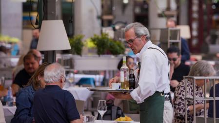 La hostelería es uno de los sectores en los que más se recurre a la contratación de fijos discontinuos para negocios que solo abren en temporada