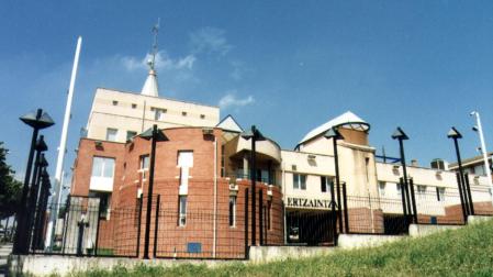 Comisaría de la Ertzaintza en Sestao

REMITIDA / HANDOUT por DEPARTAMENTO DE SEGURIDAD

Fotografía remitida a medios de comunicación exclusivamente para ilustrar la noticia a la que hace referencia la imagen, y citando la procedencia de la imagen en la firma

24/08/2025