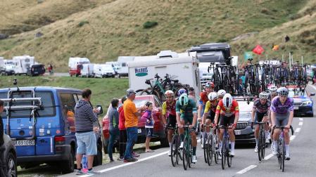 Fotos de la subida al puerto de Larra Belagua de la décima etapa de la Vuelta a España./