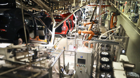 Línea automatizada para suministro y colocación de ruedas para Volkswagen Navarra