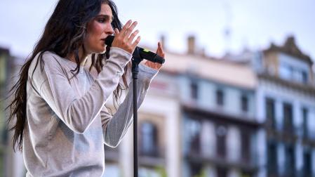 Foto del concierto de Natalia Lacunza en la Plaza del Castillo con motivo del Privilegio de la Unión