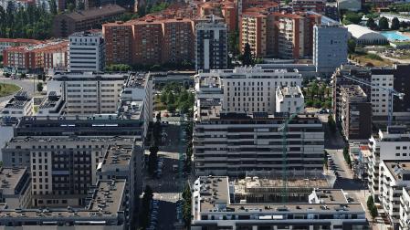 Vista aérea con varios bloques en construcción en Arrosadía /