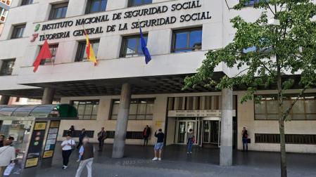 Fachada del Instituto Nacional de la Seguridad Social en Pamplona /