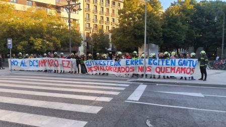 Protesta del personal de Bomberos de Navarra contra Interior este martes en Pamplona
