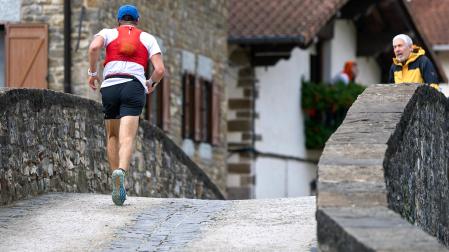 Fotos de los participantes en la media maratón Roncesvalles-Zubiri 2025 /