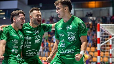 Fotos del encuentro de la Jornada 8 de la LNFS entre Osasuna Magna y Palma Futsal /