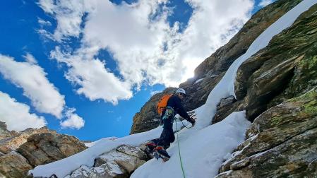 Los dos alpinistas intentaron el ascenso a cuatro cumbres, pero el mal estado de la nieve impidió completar la escalada a dos de ellas