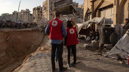 Miembros de Cruz Roja, en Gaza