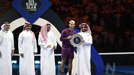 Alcaraz, al recibir el trofeo de subcampeón en Riad