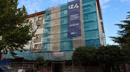 Rehabilitación de un edificio de viviendas que estaba ejecutando la empresa IZ4 en la calle Mendikale de Ansoáin