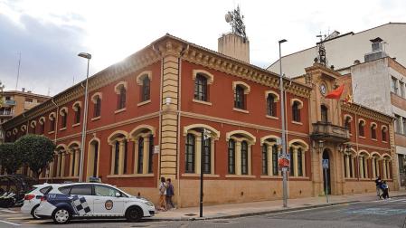 Ayuntamiento de Estella, con la sede Policía Municipal en su planta baja