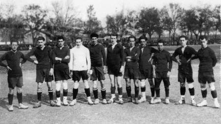 Una de las primeras alineaciones de Osasuna ddn LOS PIONEROS de un club líder. Una de las primeras alineaciones de Osasuna. De izquierda a derecha aparecen Idoate, Azagra, Aldave, Néstor Rasero, Meaurio, Aizpún, Moreno, Lusarreta, Gorraiz, Echarren y Gortari. DDN