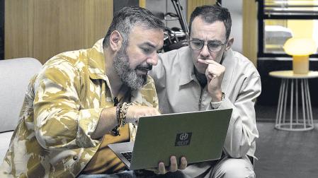Roger Bodegas y Alberto Casado, en un fotograma de la serie 'Entrepreneurs'