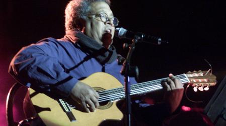 Pablo Milanés, en la presentación de su álbum 'Días de gloria' en el polideportivo de la UPNA