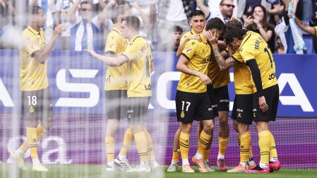 Los jugadores del Espanyol celebran el tanto de Carlos Romero que sirvió para derrotar al Elche /