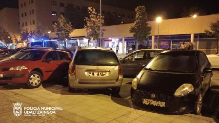 El coche colisionó contra cuatro vehículos estacionados en el paseo de Santa Lucía de Buztintxuri de Pamplona