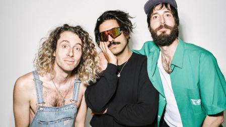 Desde la izq.: Jesús Luna, Gabi Montes y José Luna, componentes de Sexy Zebras.