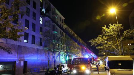 Fotos del incendio declarado en un piso del número 16 del paseo de Buztintxuri