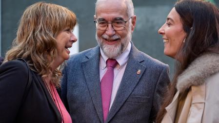 Fernando Domínguez junto a Ana Ollo e Inés Royo.